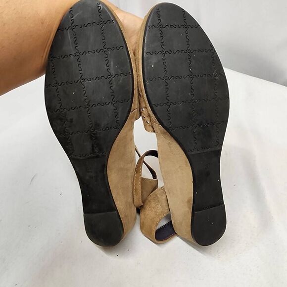 Vaneli Women's 8.5 Wide Perforated Brown Suade Sandals Peep Toe Ankle-Strap - Picture 7 of 9